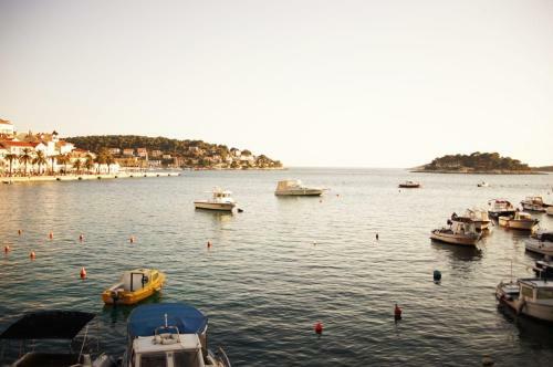 Hostal Hvar Riva Rooms 2