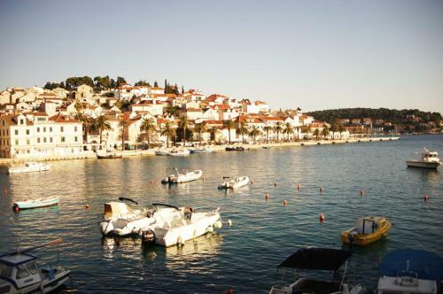 Hostal Hvar Riva Rooms 2