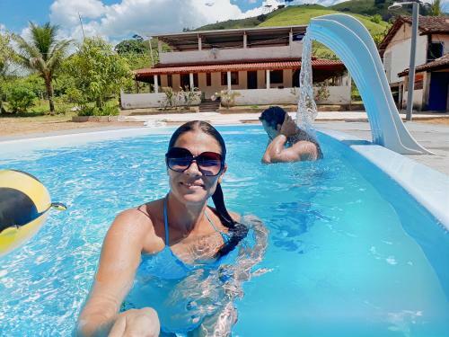 Casa Com Piscina E Lago De Peixe!
