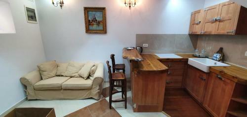 Marco's Two Storey Main Door 1 Bedroom Duplex Apartment