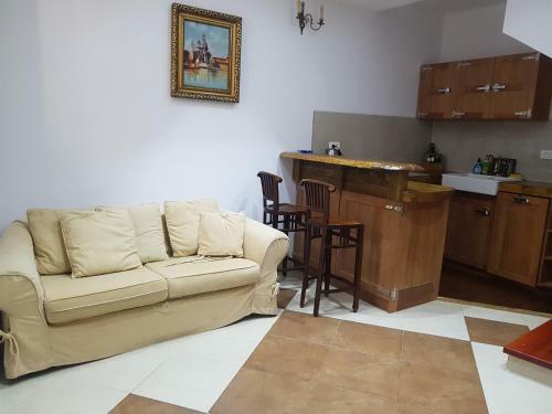 Marco's Two Storey Main Door 1 Bedroom Duplex Apartment