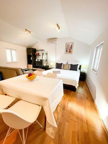 Central Apartment Ira