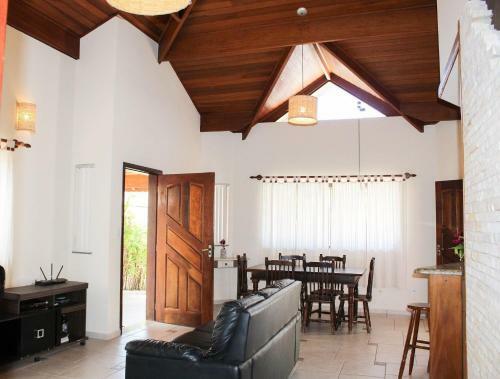 P002 - Casa Com 3 Dormit�rios Piscina E Churrasqueira