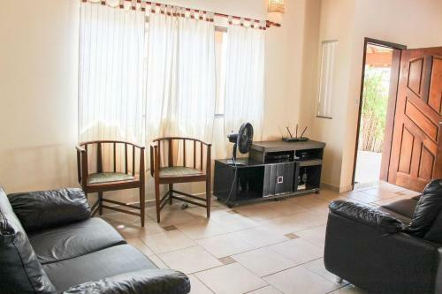 P002 - Casa Com 3 Dormit�rios Piscina E Churrasqueira