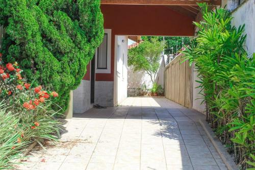 P002 - Casa Com 3 Dormit�rios Piscina E Churrasqueira