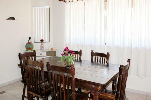 P002 - Casa Com 3 Dormit�rios Piscina E Churrasqueira