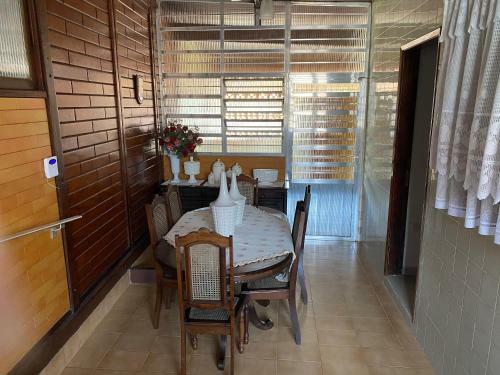 Casa Agrad�vel Com Piscina, A Poucos Passos Da Praia