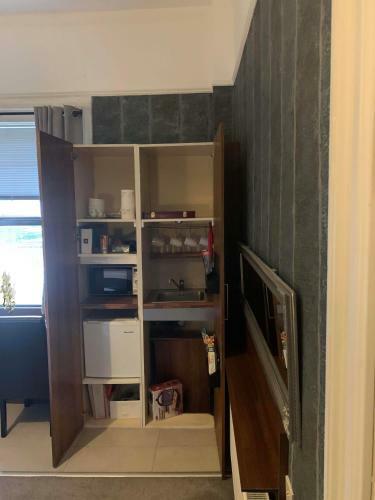Apartamento Upstairs Studio - Private Kitchenette And En-suite