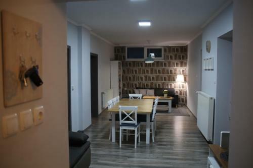 Kiskoma Vend�gh�z