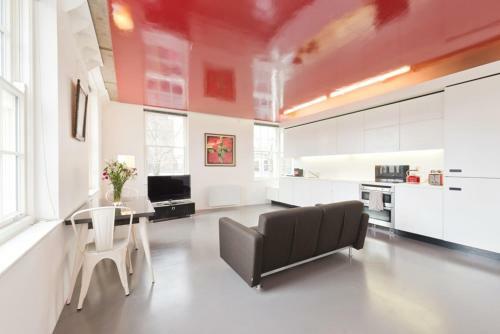 Central Designer Apartment With River Views