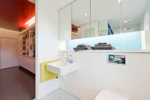 Central Designer Apartment With River Views