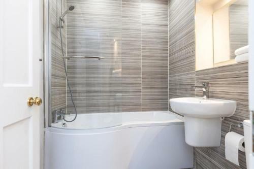 Apartamento Magnificent 2 Bedroom Flat In Historic Army Barracks