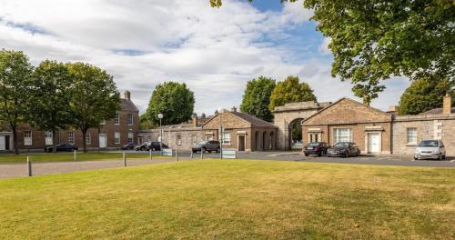 Apartamento Magnificent 2 Bedroom Flat In Historic Army Barracks