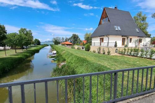 Hostal Mihely�nk