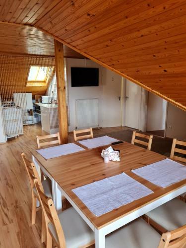 Tavir�zsa Apartman