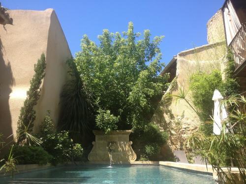 Hostal Les Remparts