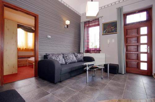 M�ty�s Apartmanh�z