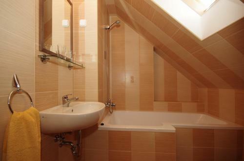 M�ty�s Apartmanh�z