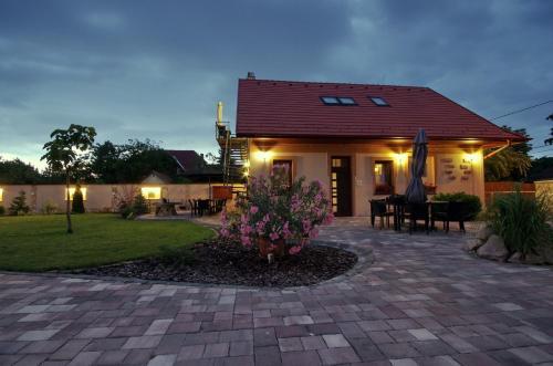 M�ty�s Apartmanh�z