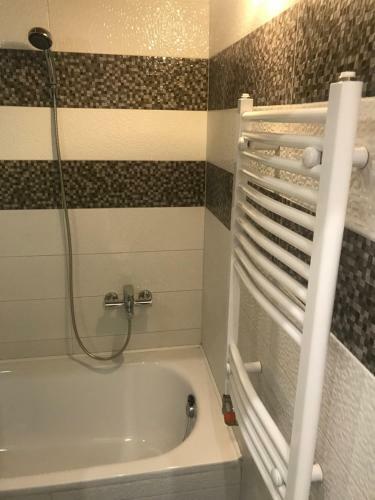 M�ra Apartmanh�z