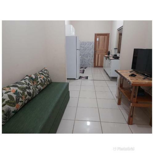Casa de F�rias Amarela Em Prado