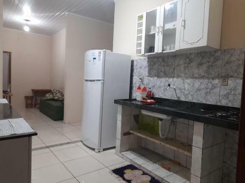 Casa de F�rias Amarela Em Prado