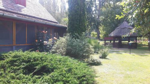 Tiszai V�ndor Apartmanh�z