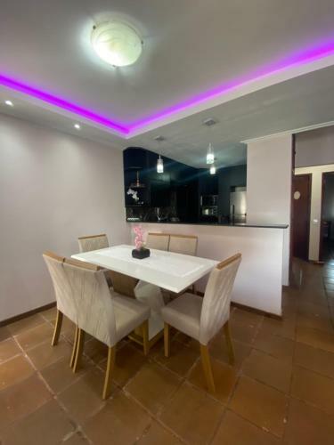 Casa Com Piscina Em Costa Azul