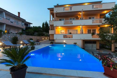 Apartments With Pool Ivana Krk
