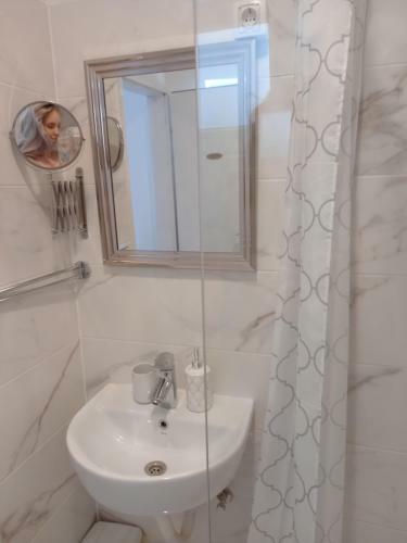 Studio Apartmani ?jarne?i??