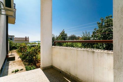 Apartments With A Parking Space Krk - 17897