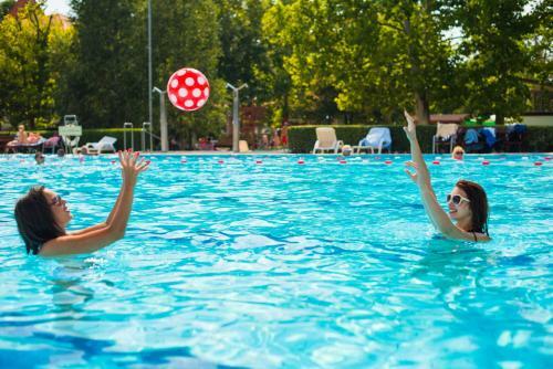 Hotel Kum�nia
