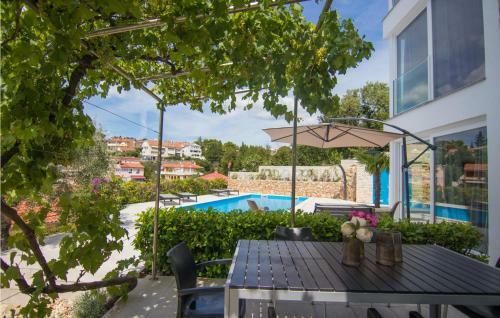 Amazing Home In Krk With 8 Bedrooms
