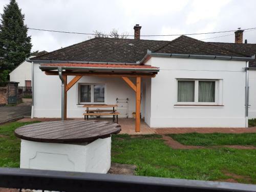 Letti Vend�gh�z