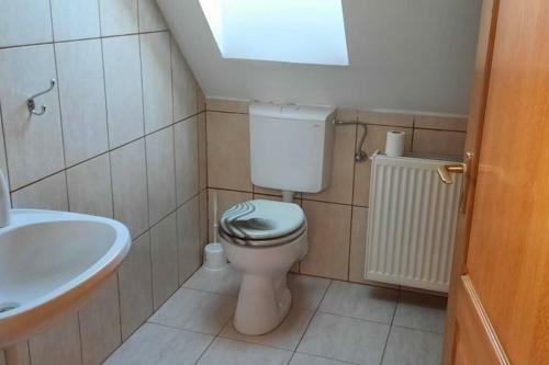 Andrea Nyaral�h�z