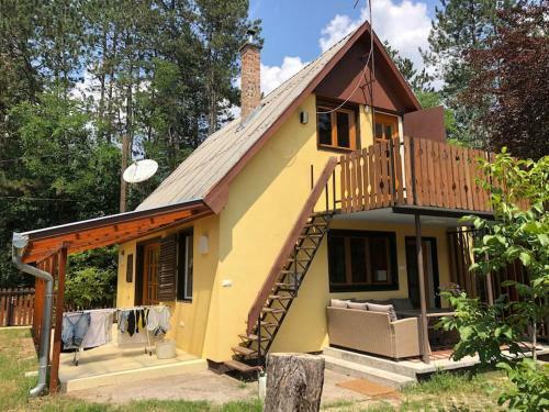 Modern Holiday Home In Holiday Park With Lake