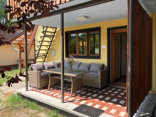 Modern Holiday Home In Holiday Park With Lake