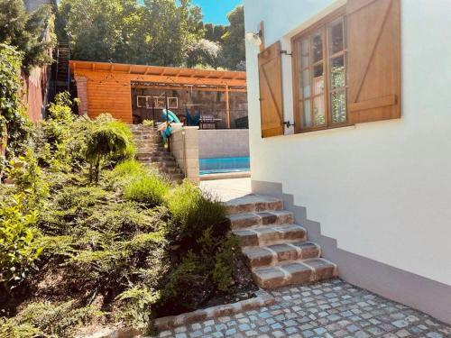 Villa D�me's Point