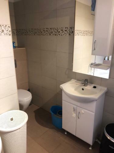 V�rk�r Apartman