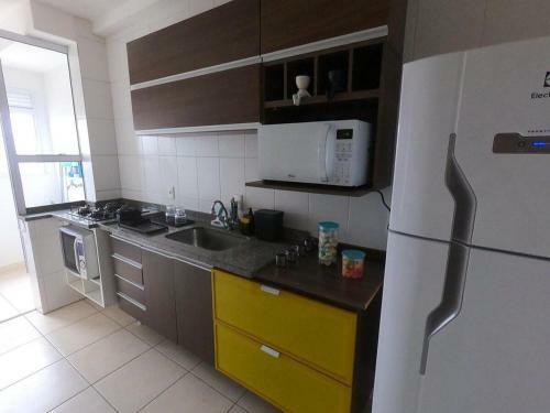 Apartamento 50 Metros Da Praia, Voltado Para O Nascente