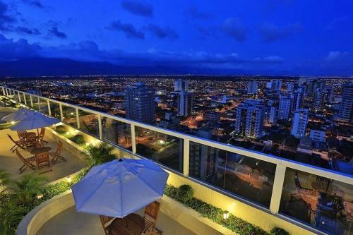 Apartamento 50 Metros Da Praia, Voltado Para O Nascente