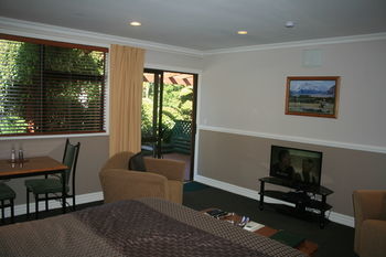 Alpine Springs Motel