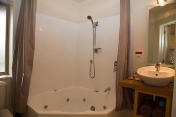 Tussock Peak Motor Lodge
