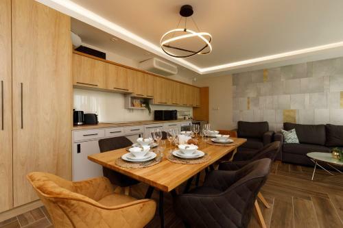 Royal Cafe Apartman