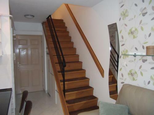 R�zsa Apartman