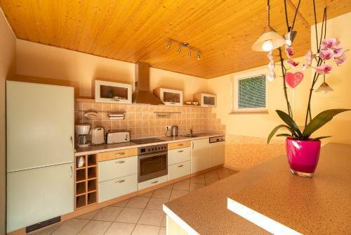 Lena Apartman
