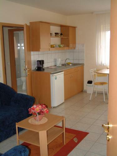 Lena Apartman