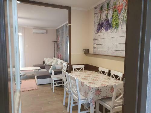 Flower Apartment