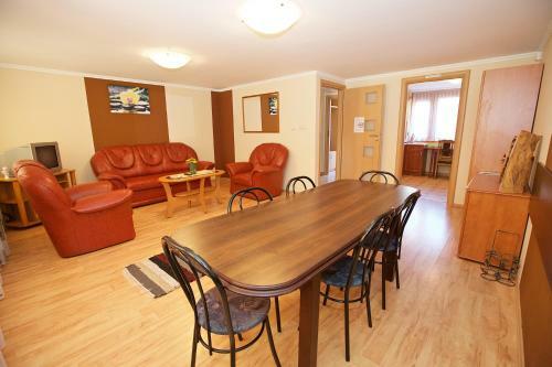Zoli Apartmanok-br�dy 51-53