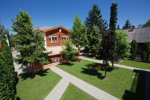 Zoli Apartmanok-br�dy 51-53